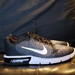 NIKE AIR MAX SEQUENT 2